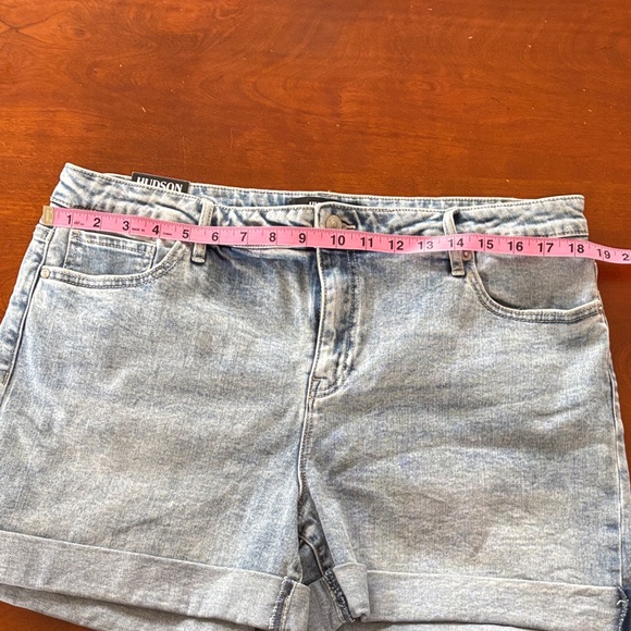 Hudson Los Angeles Mid-Rise Premium Denim Shorts with Cuffed Hem NWT.  14 - Picture 9 of 10